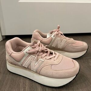 New Balance Women's Pink Sneakers
